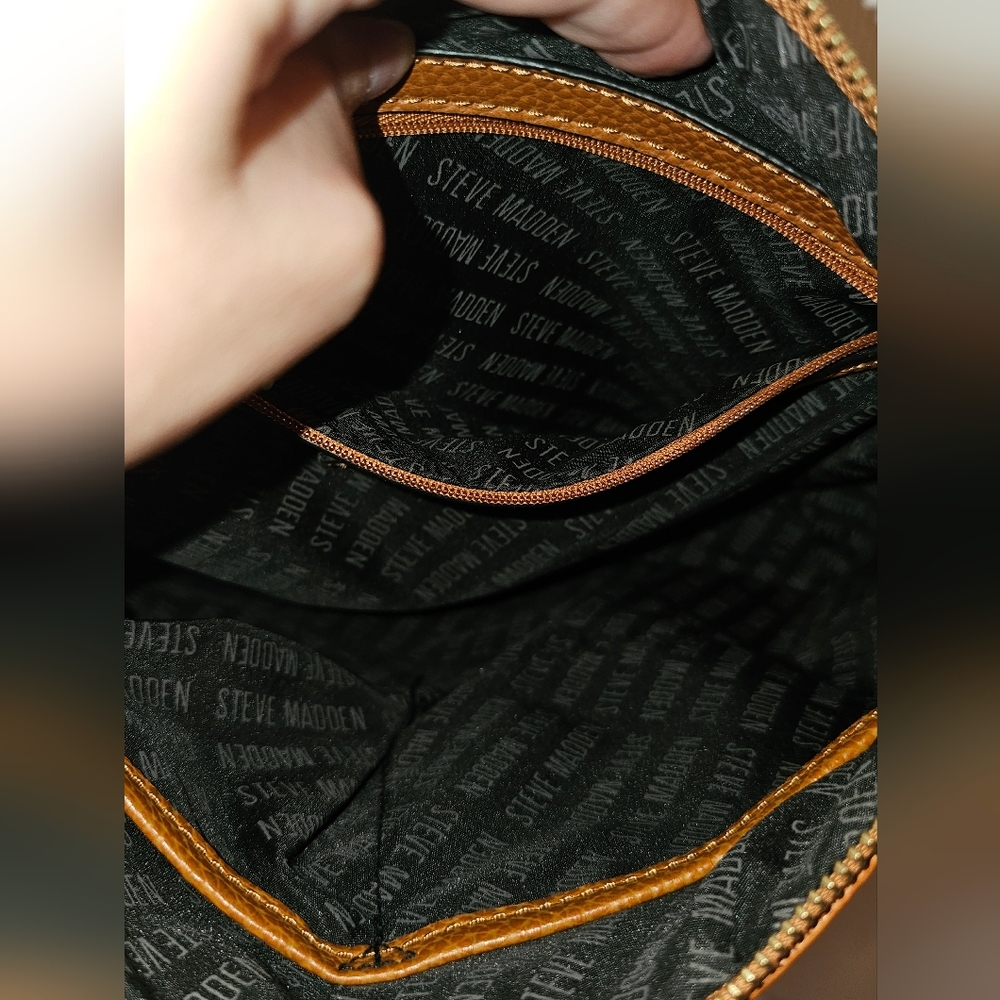 Steve Madden Brown Large Pouch - Picture 8 of 10